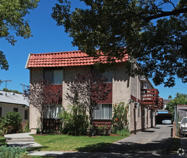Primary Photo - 1033 Ruberta Ave