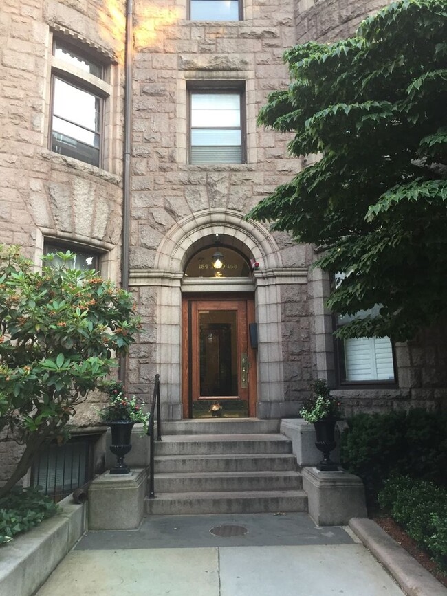 Building Photo - Back Bay Apt w 2 baths - H/HW Inc!  Pet Ne...