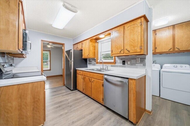 Building Photo - 7283 Juana Dr