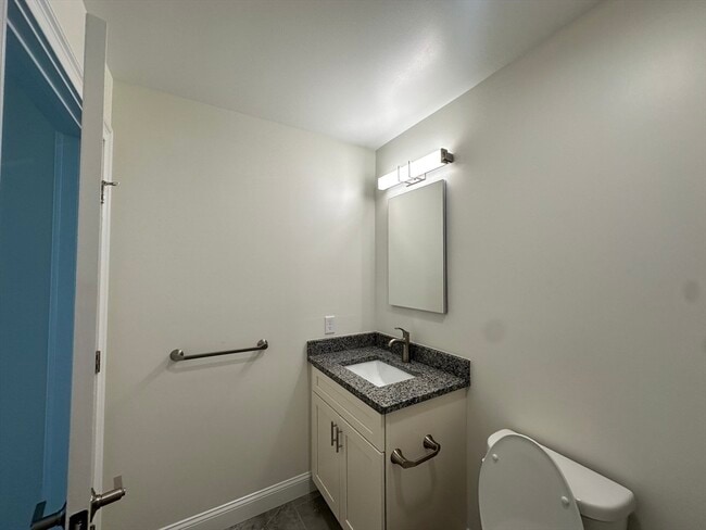 Building Photo - 10 Franklin Ave