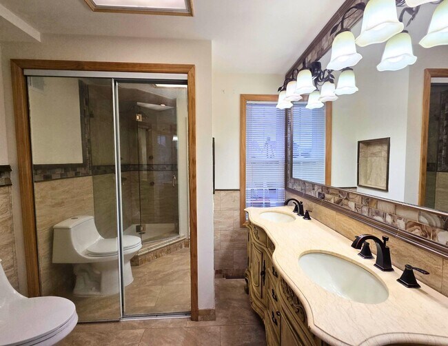 Building Photo - 911 80th St