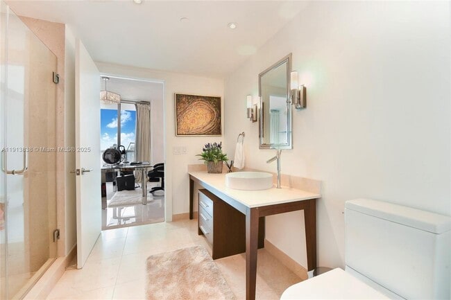 Building Photo - 495 Brickell Ave