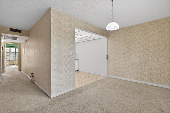 Building Photo - 1904 Bermuda Cir