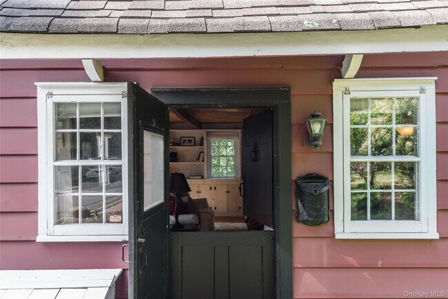 Building Photo - 95 E Broadway