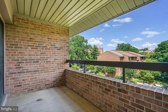 Building Photo - 11323 Commonwealth Dr