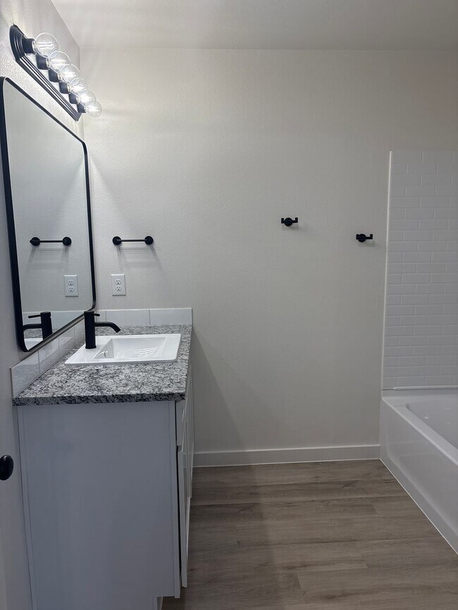 Building Photo - This Wont Last Long!!!