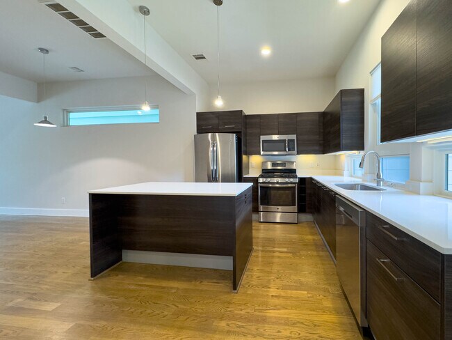 Building Photo - 2717 St Emanuel St