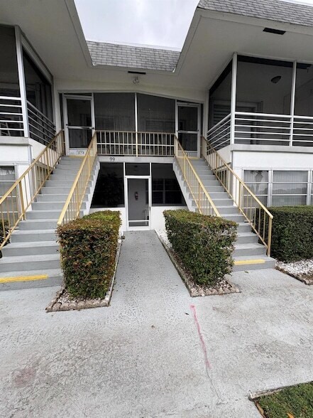 Building Photo - 98 Stratford H