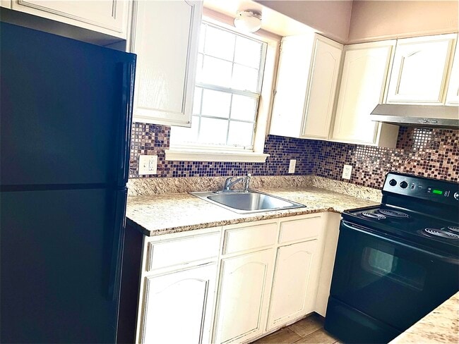 Building Photo - 3110 Cuernavaca Dr