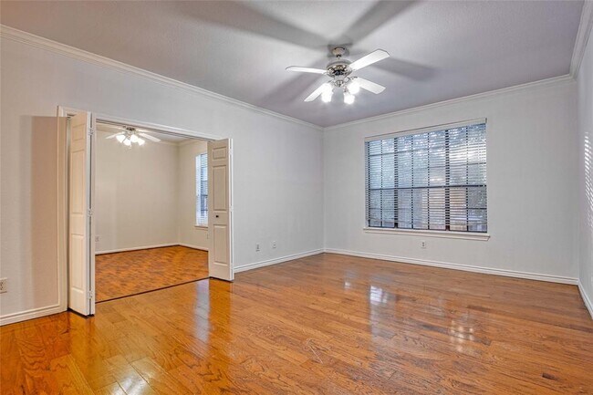 Building Photo - 2255 Braeswood Park Dr