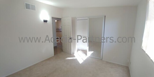 Building Photo - Centrally Located Three Bedroom/Two Bath Home