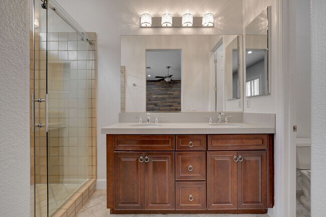 Building Photo - Anthem country Club Golf Community Beauty