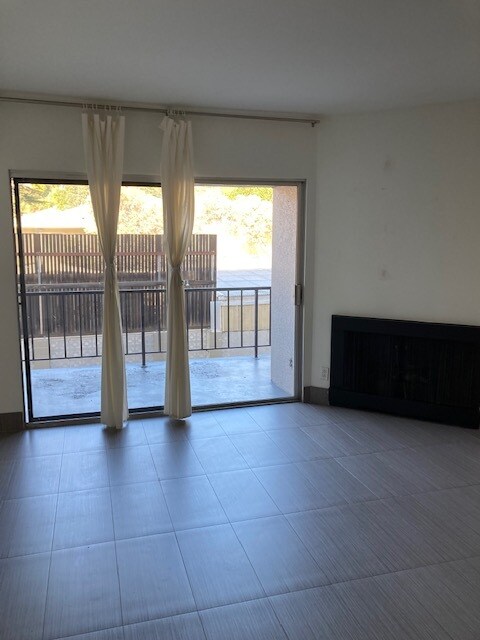 Building Photo - 3949 Los Feliz Blvd