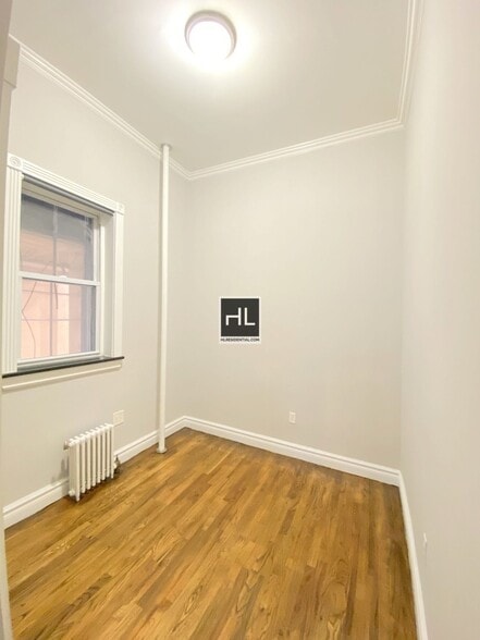 Building Photo - Mott Street