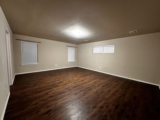 Building Photo - Spacious 4 Bedroom 2.5 Bathroom Home in Piedmont Schools