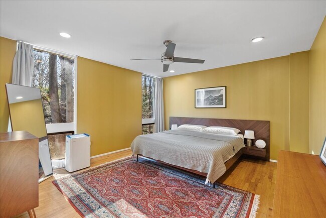 Building Photo - Unique 3BR / 1.5BA Mid-Century Townhome in Reston’s Iconic Hickory Cluster