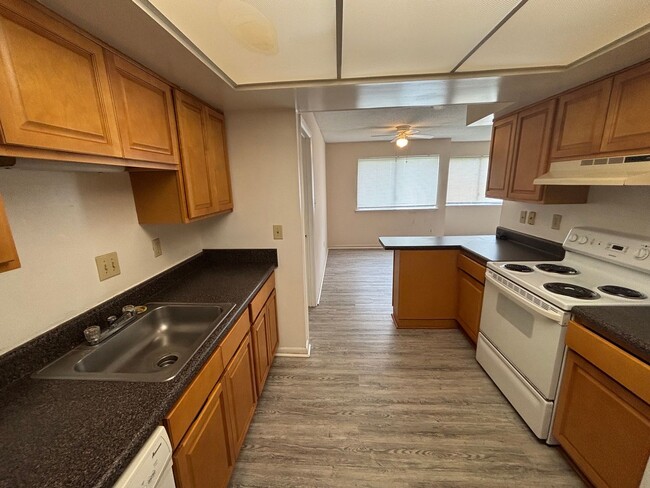 Building Photo - 521 Abbot Muse