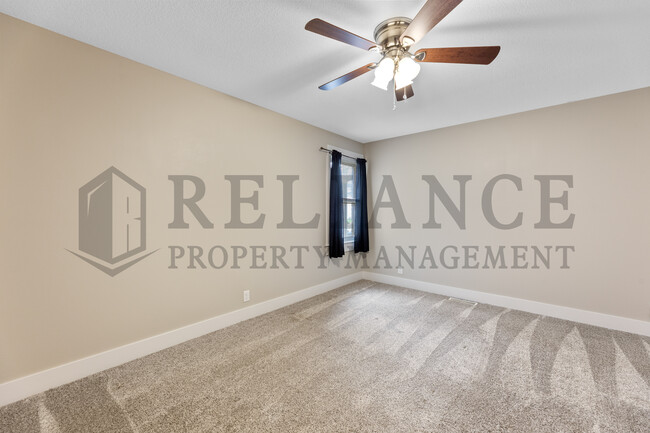 Building Photo - 117 S Lark Ln