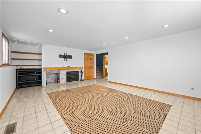 Building Photo - 1120 N Brainard St