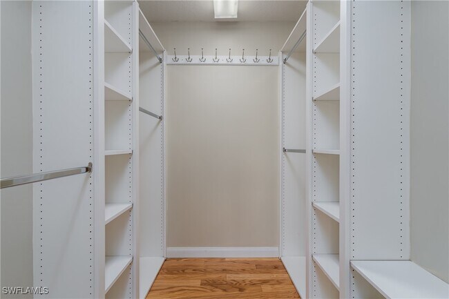 Building Photo - 4949 Kingston Way