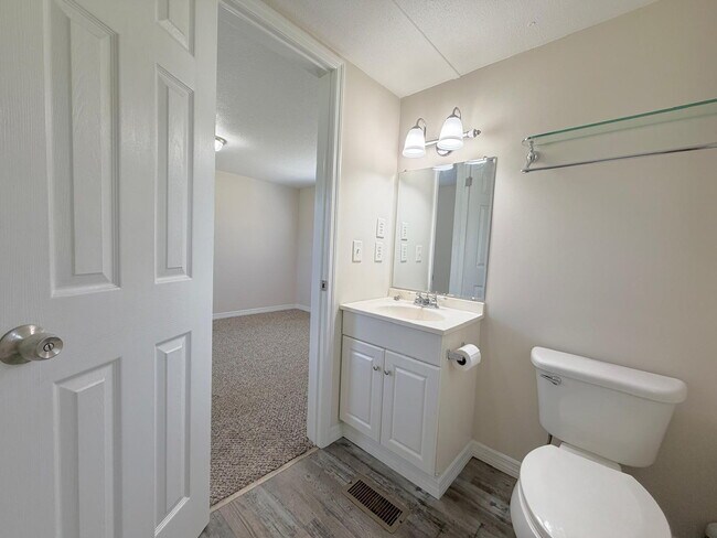 Building Photo - Move-In Ready 2-Bedroom 2 Bath home on One Acre!