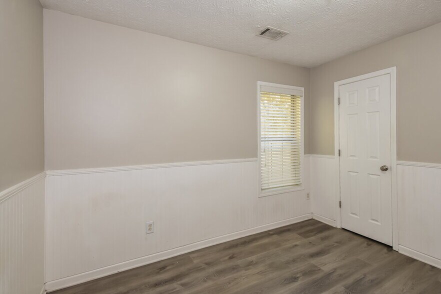 Building Photo - 655 Simon Ive Dr