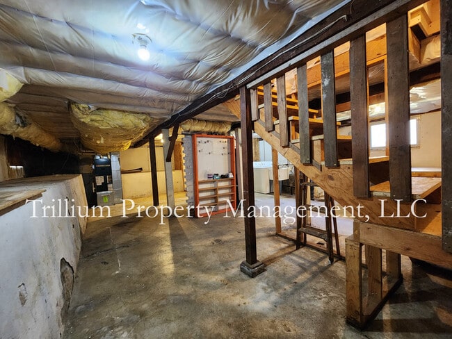 Building Photo - 4542 NE 32nd Pl
