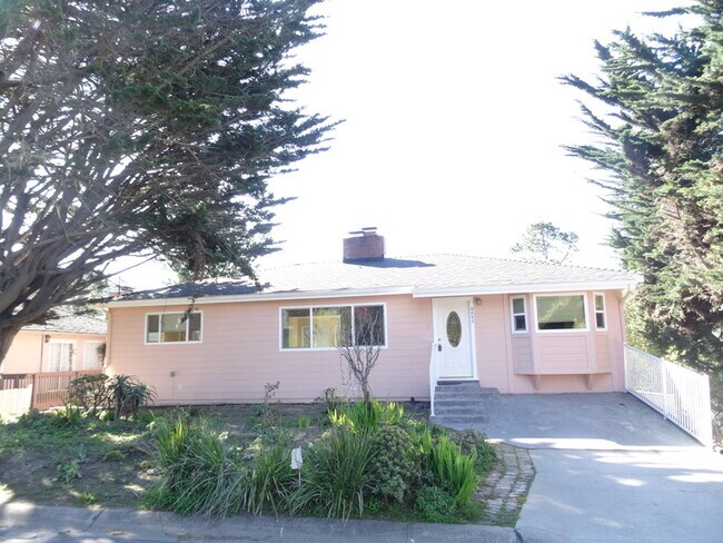 Primary Photo - 2852 Forest Hill Blvd
