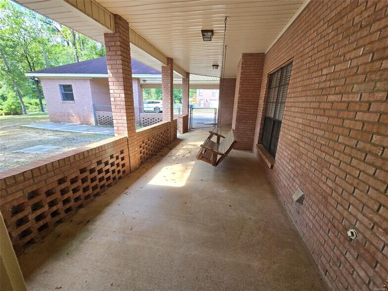 Building Photo - 2010 Edgewood Rd