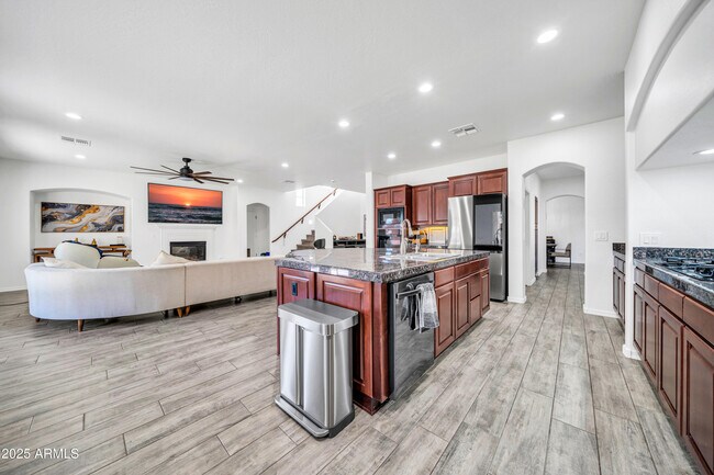 Building Photo - 7149 W Avenida Del Sol
