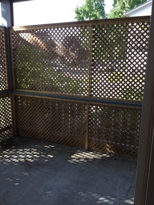 Building Photo - Cozy 2 Bed 2 Bath Condo with Private Patio