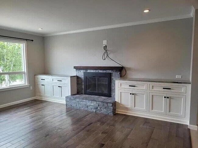 Building Photo - 1172 Park Pacifica Ave