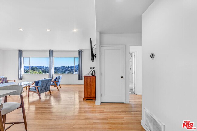 Building Photo - 3632 Amesbury Rd