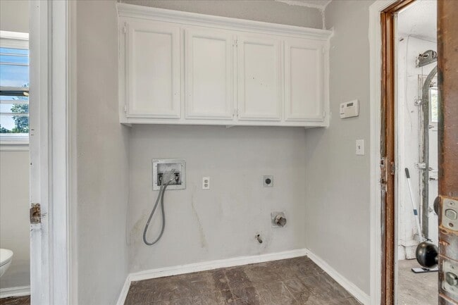 Building Photo - 3600 Sunvalley Dr