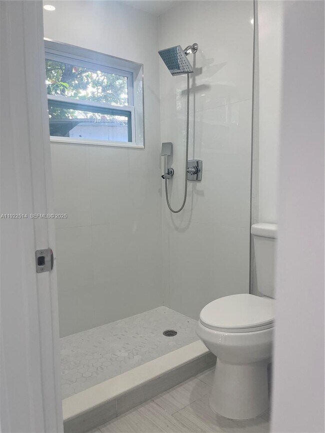 Building Photo - 3912 SW 12th Ct