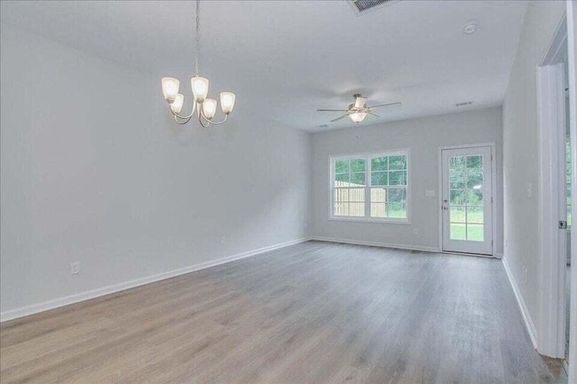 Building Photo - 317 Bordeaux Dr