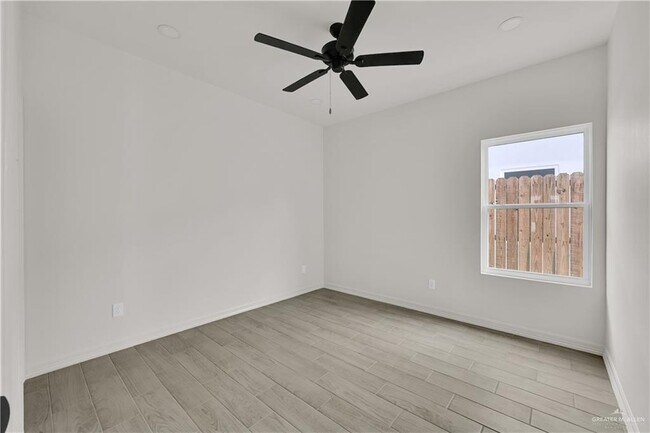 Building Photo - 23 Robin Rd