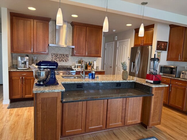 Building Photo - Lovingly Maintained East Anchorage Home wi...