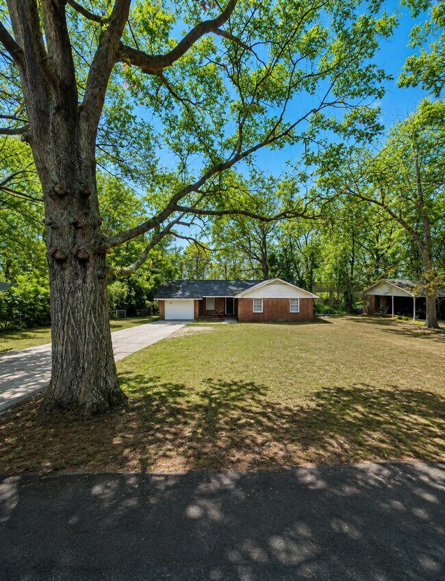 Building Photo - 860 Pitts Rd
