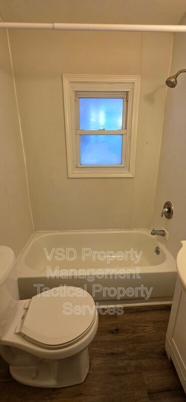 Building Photo - 8204 Vineyard Ave