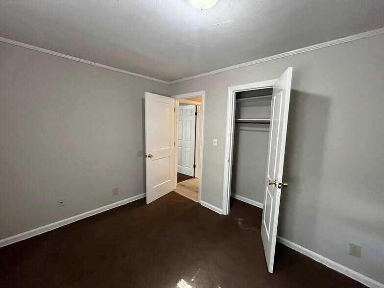 Building Photo - 1171 Sparkle Ave