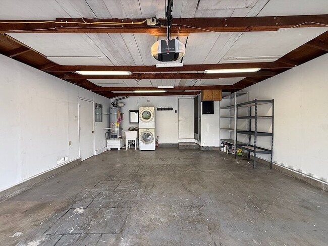 Building Photo - 106 Almanor Dr