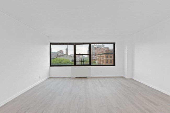 Building Photo - 135 Montgomery St