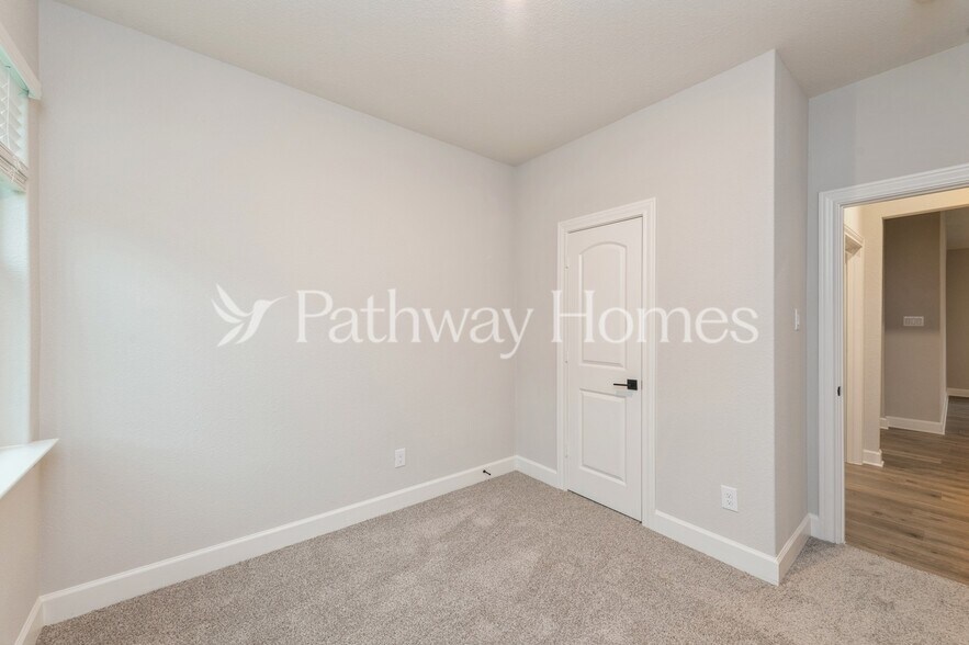 Building Photo - 628 Brookside Dr