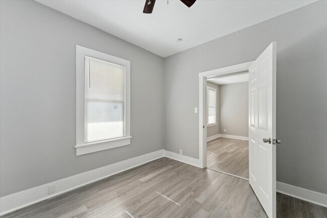 Building Photo - 1020 W 37th St