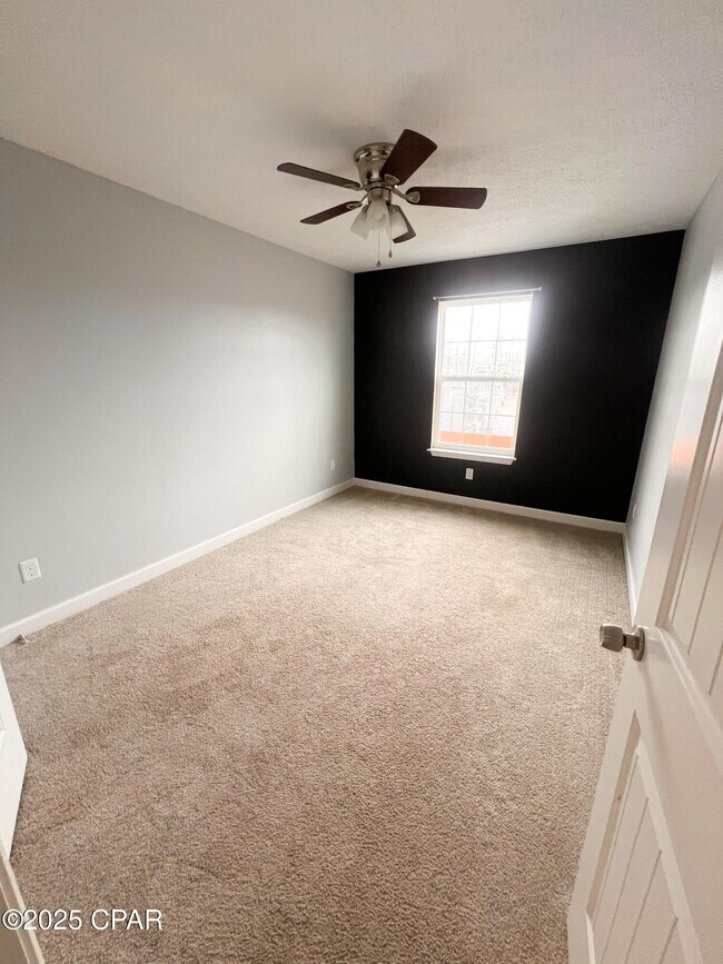 Building Photo - 2411 Causeway Manor Ct