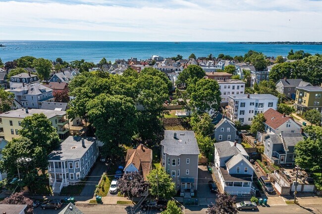 Building Photo - 18 St Clair St