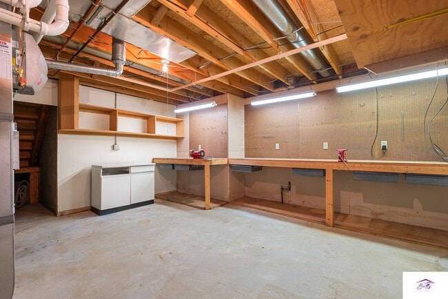 Building Photo - AVAILABLE NOW!