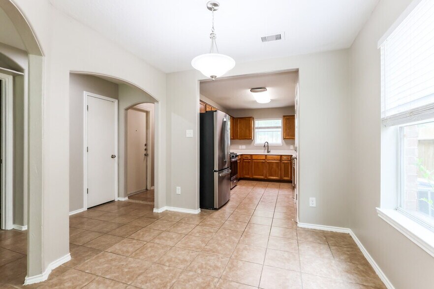 Building Photo - 10005 Sterling Pl Dr