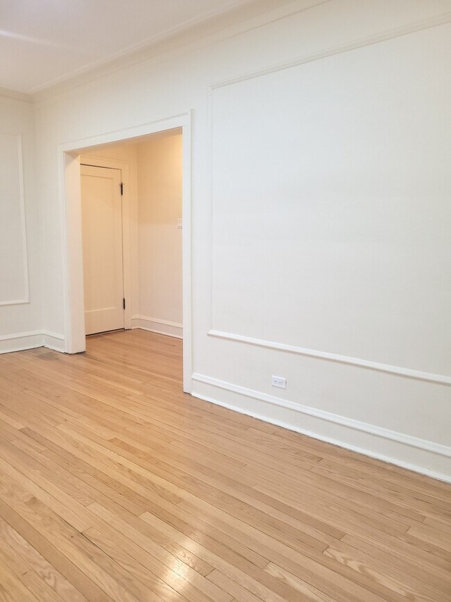 Building Photo - 2336 E 68th St